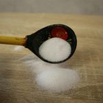 Зашто со делује боље од било које хемикалије на загореном тигању: доказана метода генерацијама zashto-so-deluje-bolje-od-bilo-koje-hemikalije-na-zagorenom.jpg